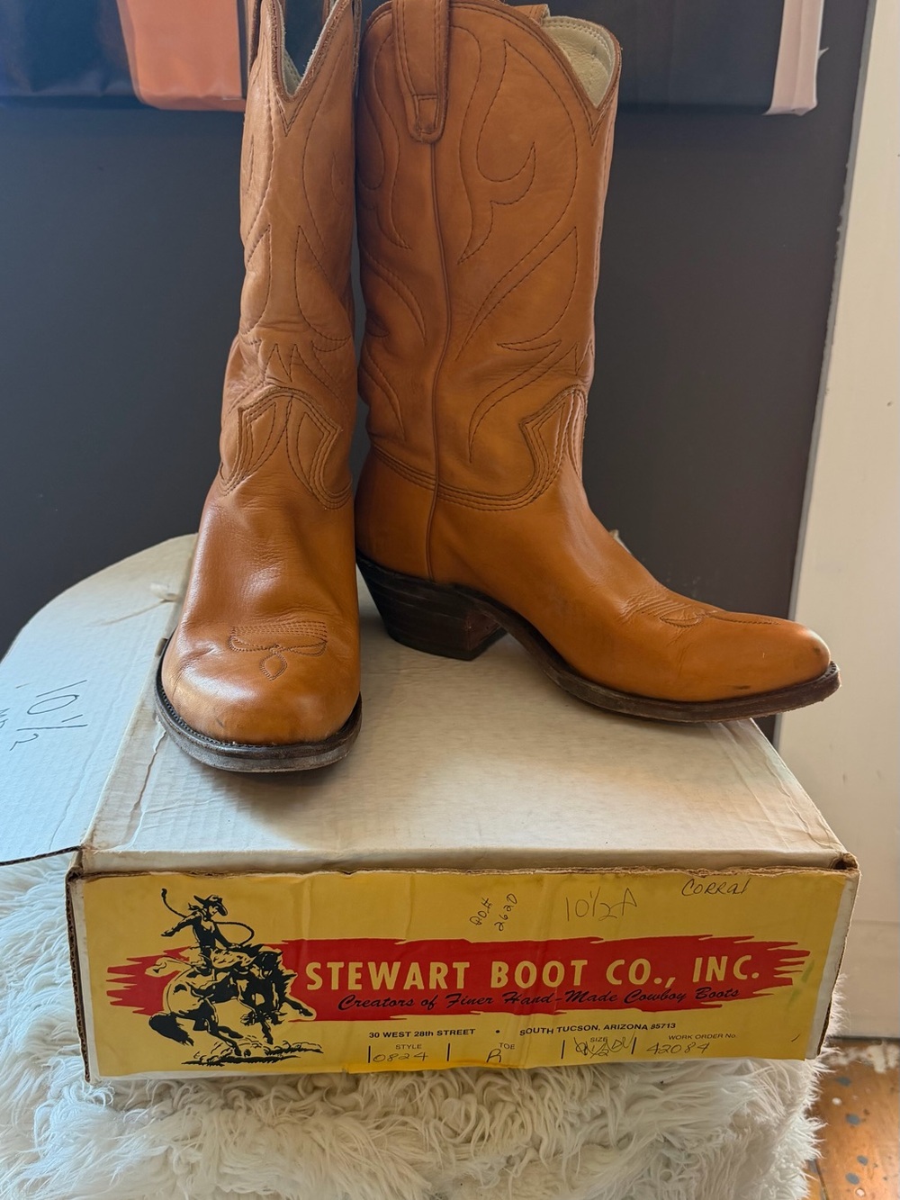 Men’s tan Leather Vintage custom Cowboy Boots with original box size 10.5